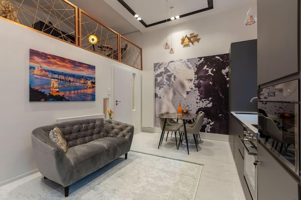 Premium Apartment By Hi5-King Street'S Luxury Budapeste Exterior foto