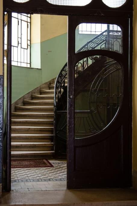 Premium Apartment By Hi5-King Street'S Luxury Budapeste Exterior foto