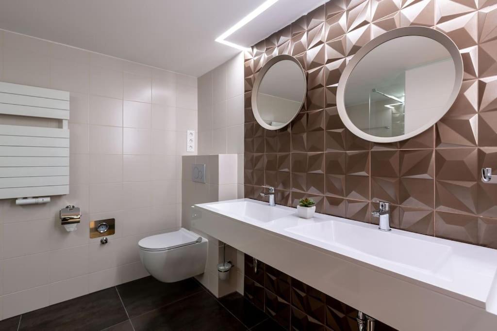 Premium Apartment By Hi5-King Street'S Luxury Budapeste Exterior foto