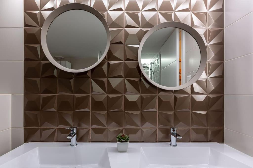 Premium Apartment By Hi5-King Street'S Luxury Budapeste Exterior foto