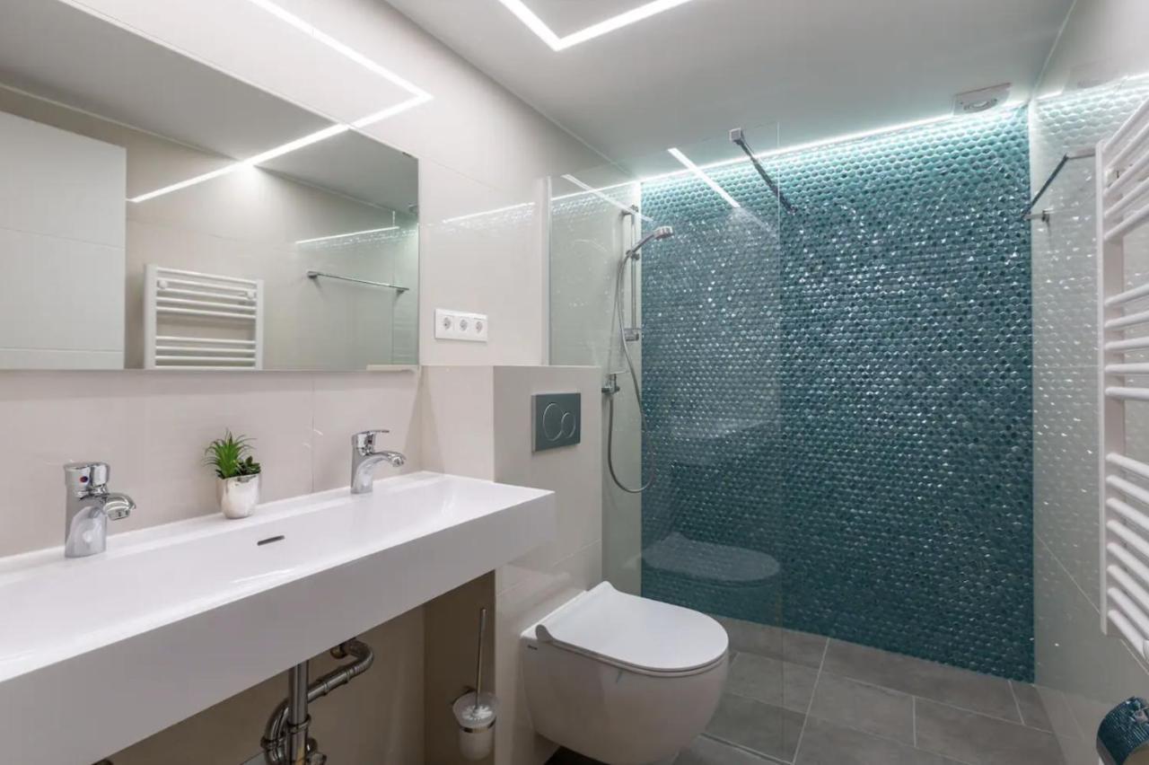 Premium Apartment By Hi5-King Street'S Luxury Budapeste Exterior foto