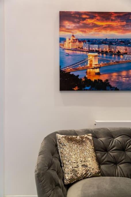 Premium Apartment By Hi5-King Street'S Luxury Budapeste Exterior foto